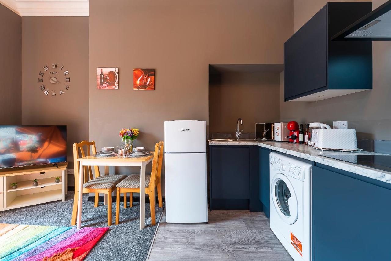 Art-Filled Bohemian 1 Bedroom Apt 2 Beds Colourful Praise Inn Apartment Kingston upon Hull Exterior photo
